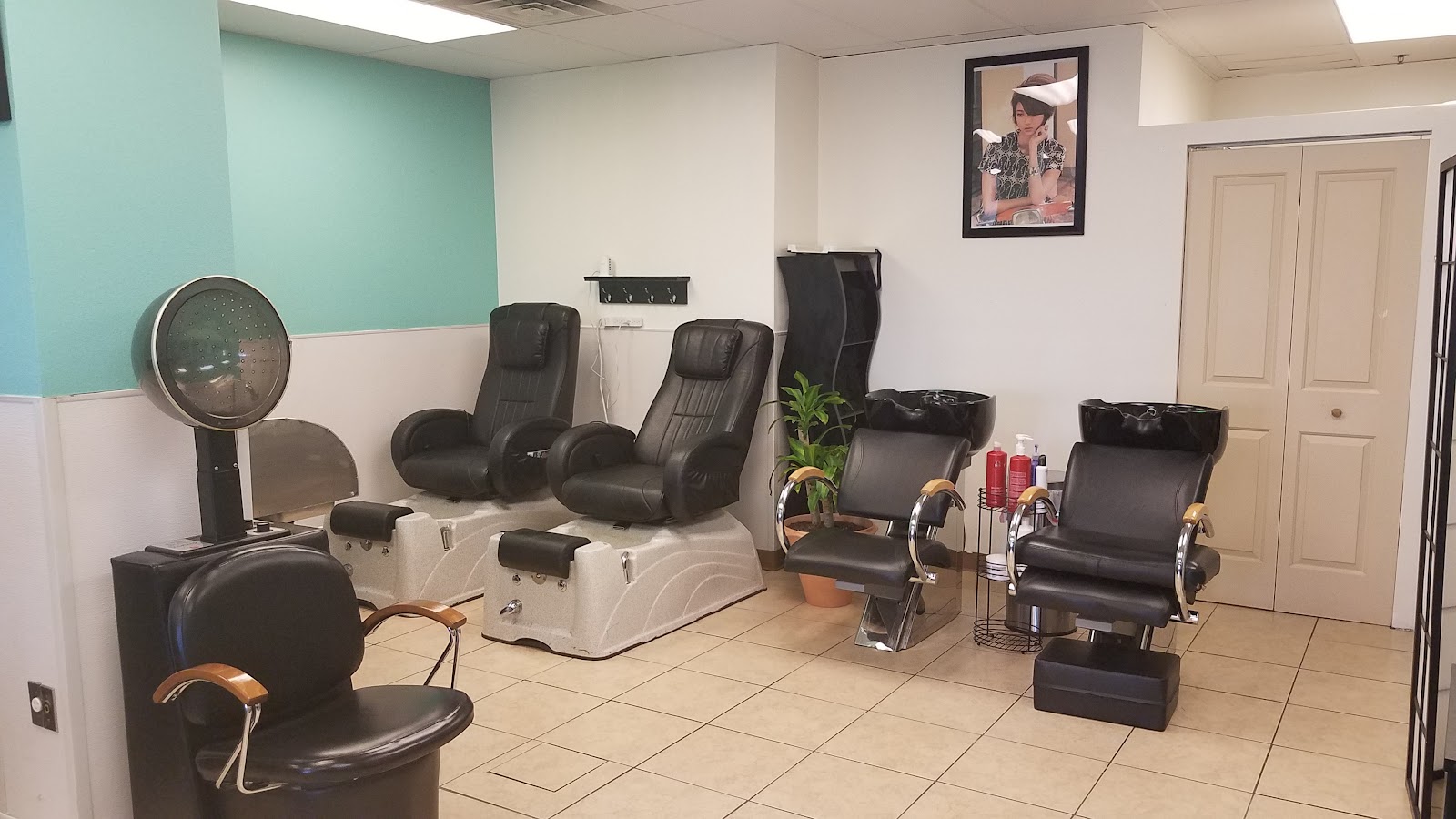 River's Edge Salon & Nails LLC logo